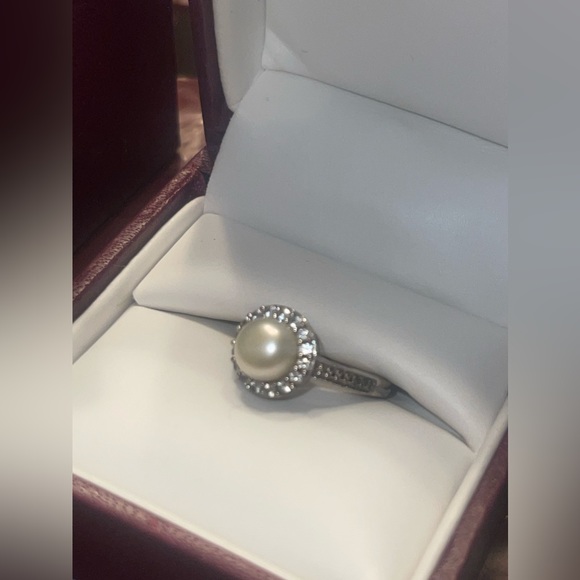 Helzberg freshwater Cultured Pearl & 1/8 ct. tw. Diamond Ring in Sterling Silver - Picture 3 of 8